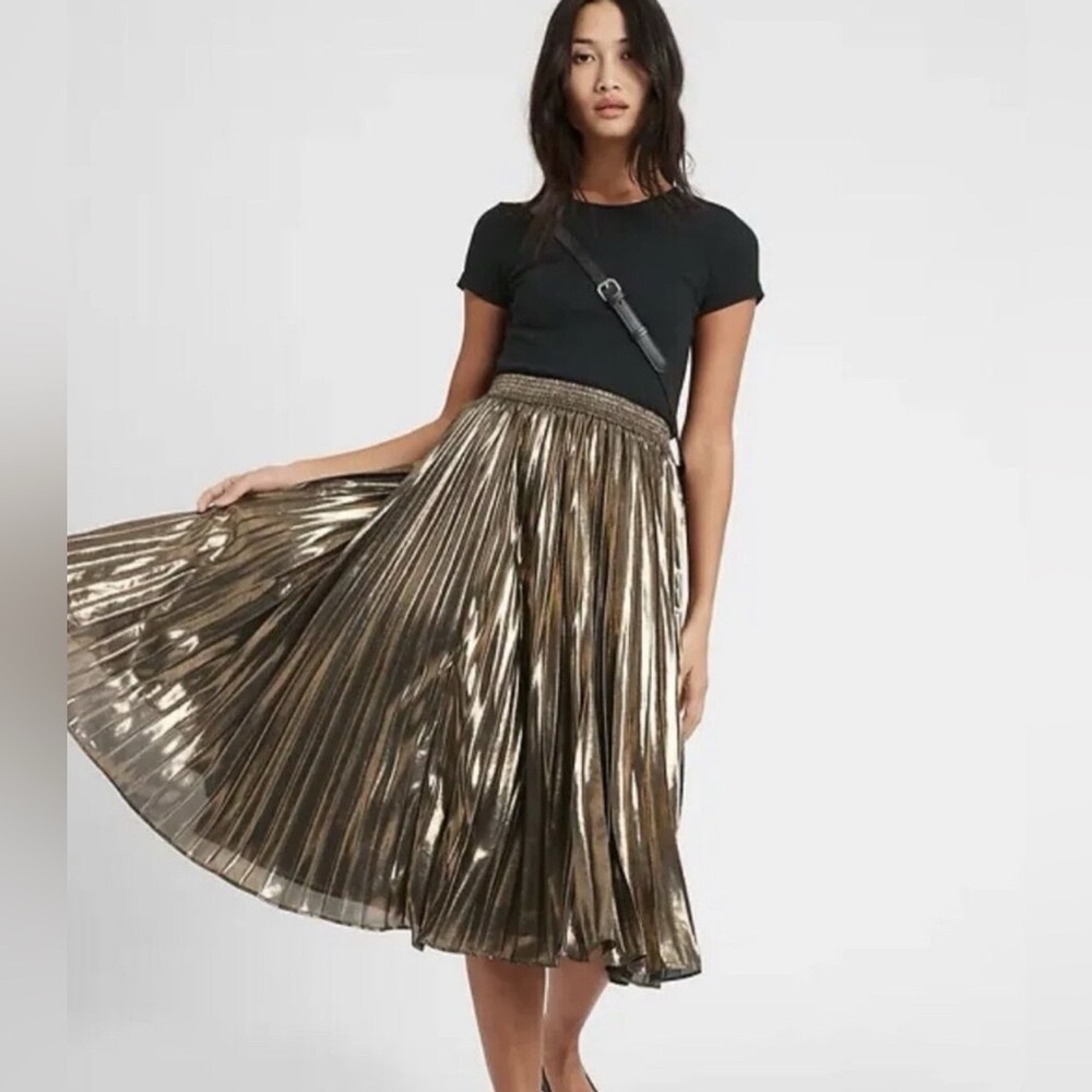 NWT! Banana Republic Gold Metallic Pleated Skirt